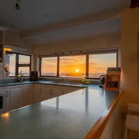River City Views With Spa Pool, Bbq & Sky Tv Whanganui Exterior foto