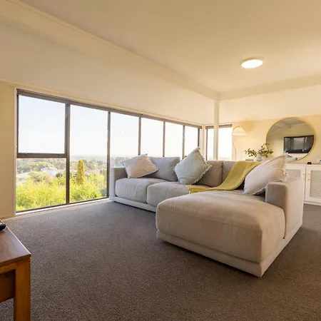 River City Views With Spa Pool, Bbq & Sky Tv Whanganui Exterior foto