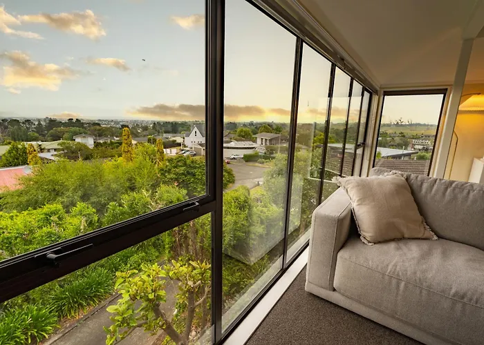 River City Views With Spa Pool, Bbq & Sky Tv