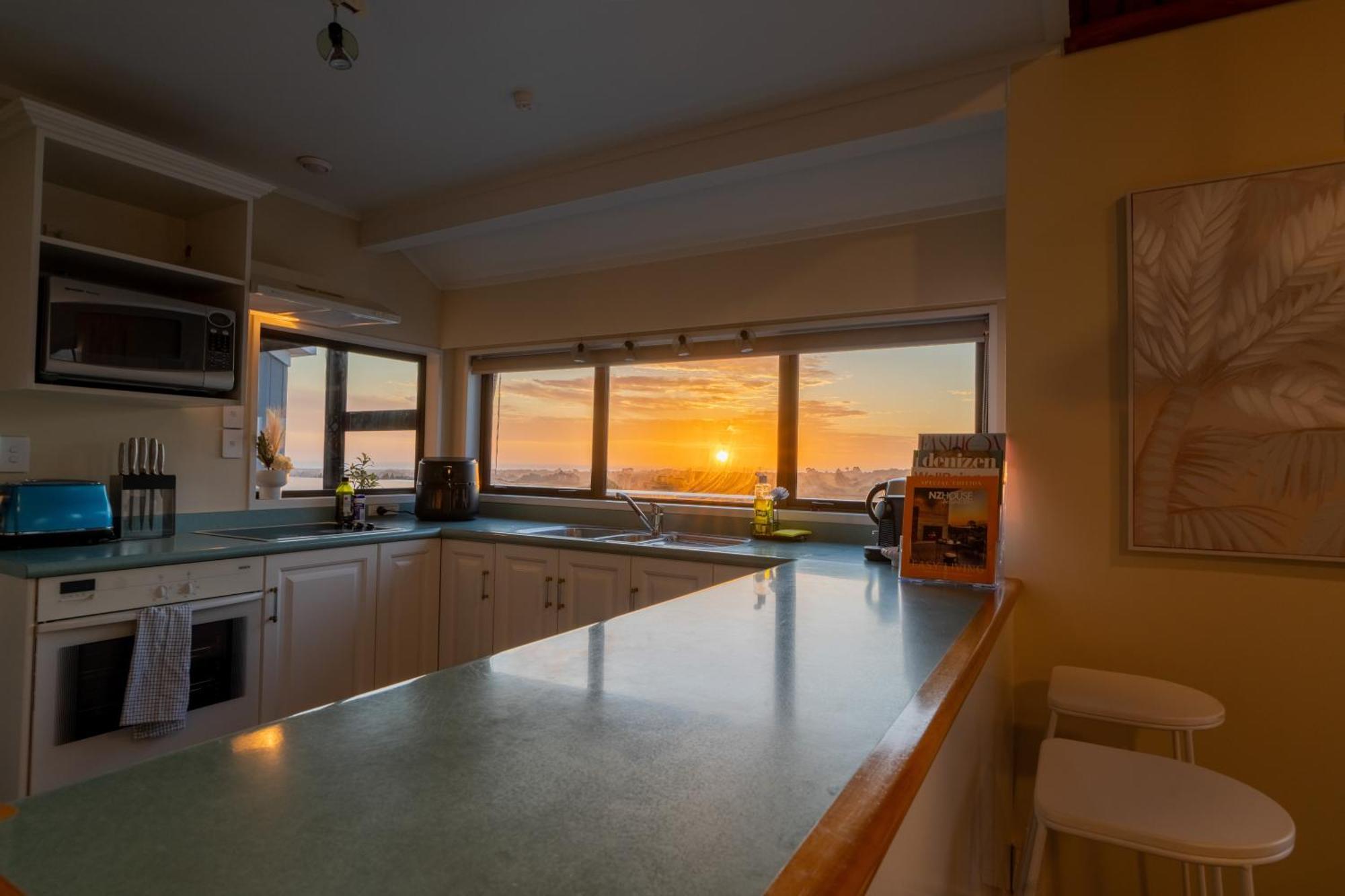 River Views With Pool, Bbq & Sky Tv Holiday home *