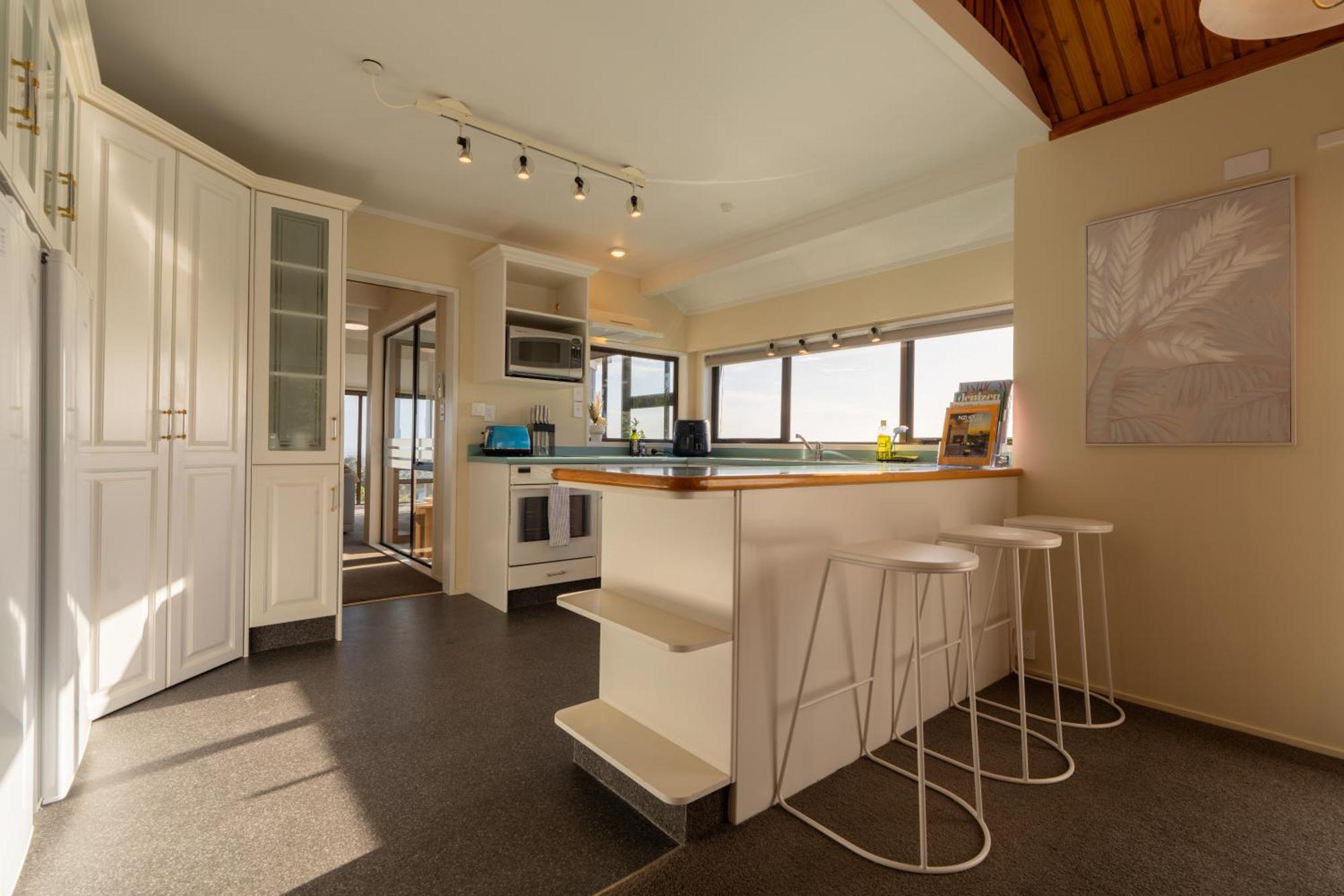 River Views With Pool, Bbq & Sky Tv Holiday home Whanganui