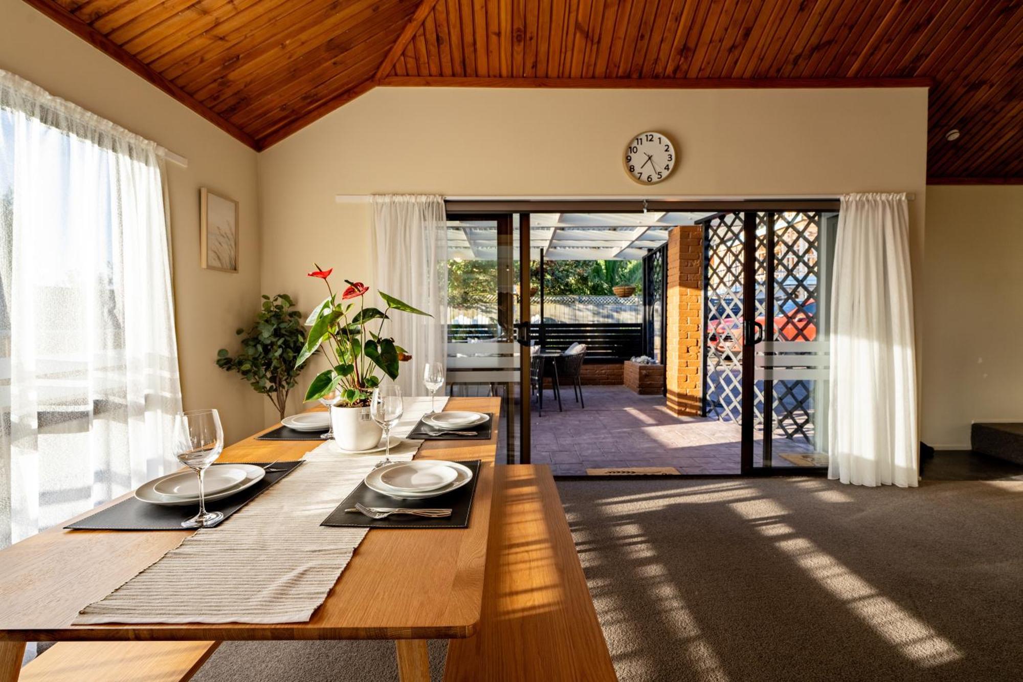 River Views With Pool, Bbq & Sky Tv